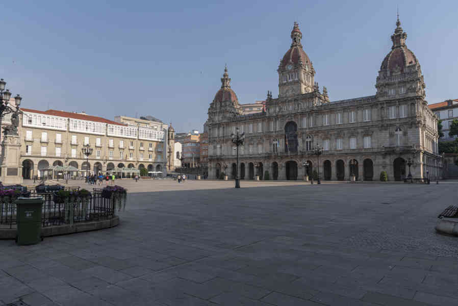 A Coruña 05 - plaza de María Pita - Ayuntamiento.jpg